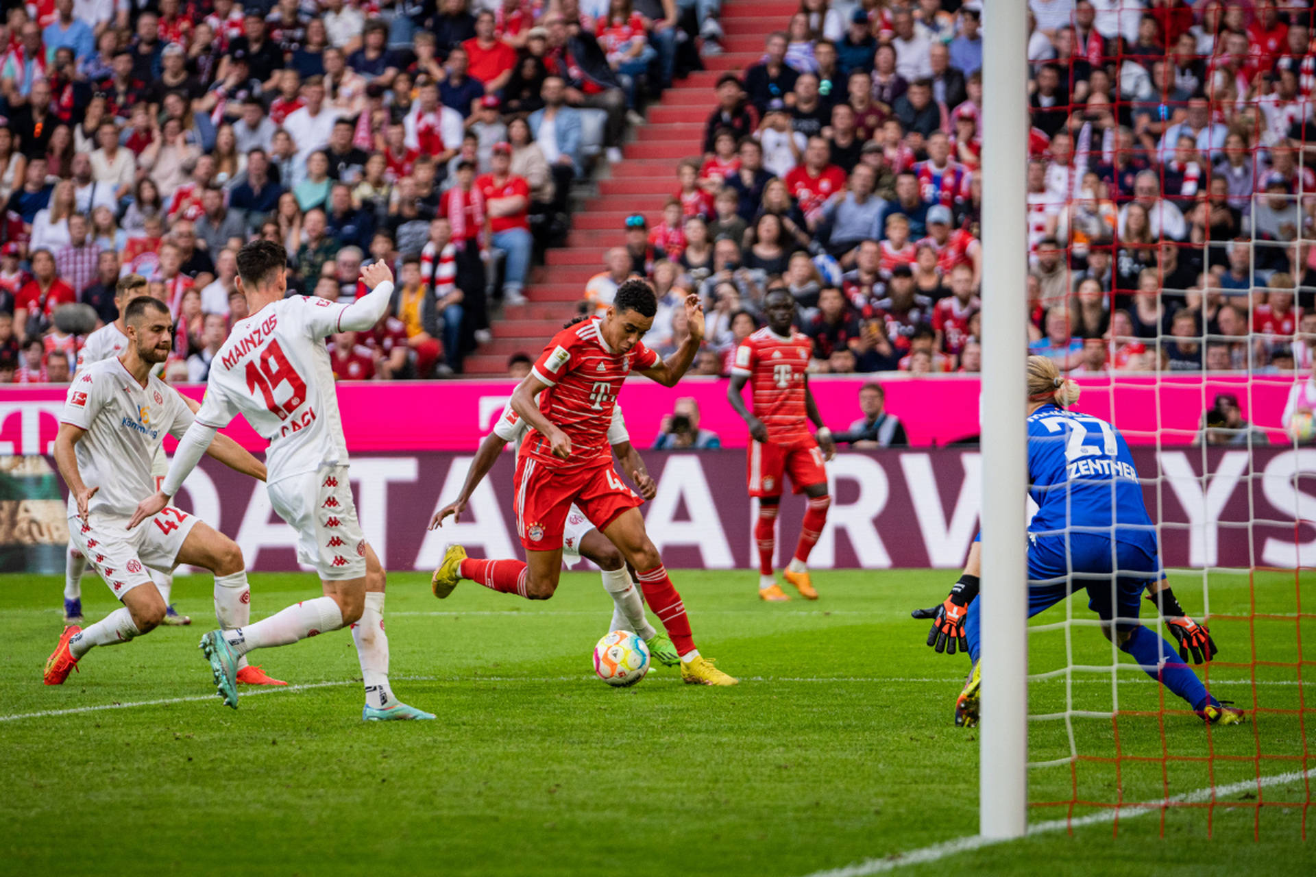 包含英超关键比赛,战术变化多端,亮点不断的词条 包含英超关键比赛,战术变化多端,亮点不断的词条