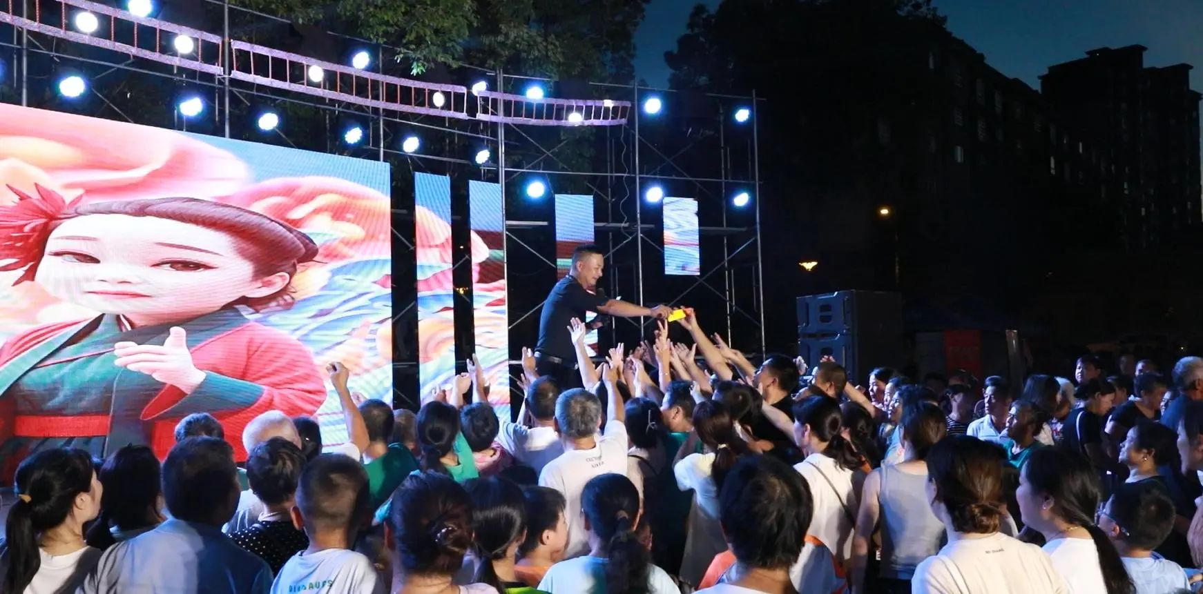 开云网页版登录入口-赛事现场：美食汇聚与运动气氛融合