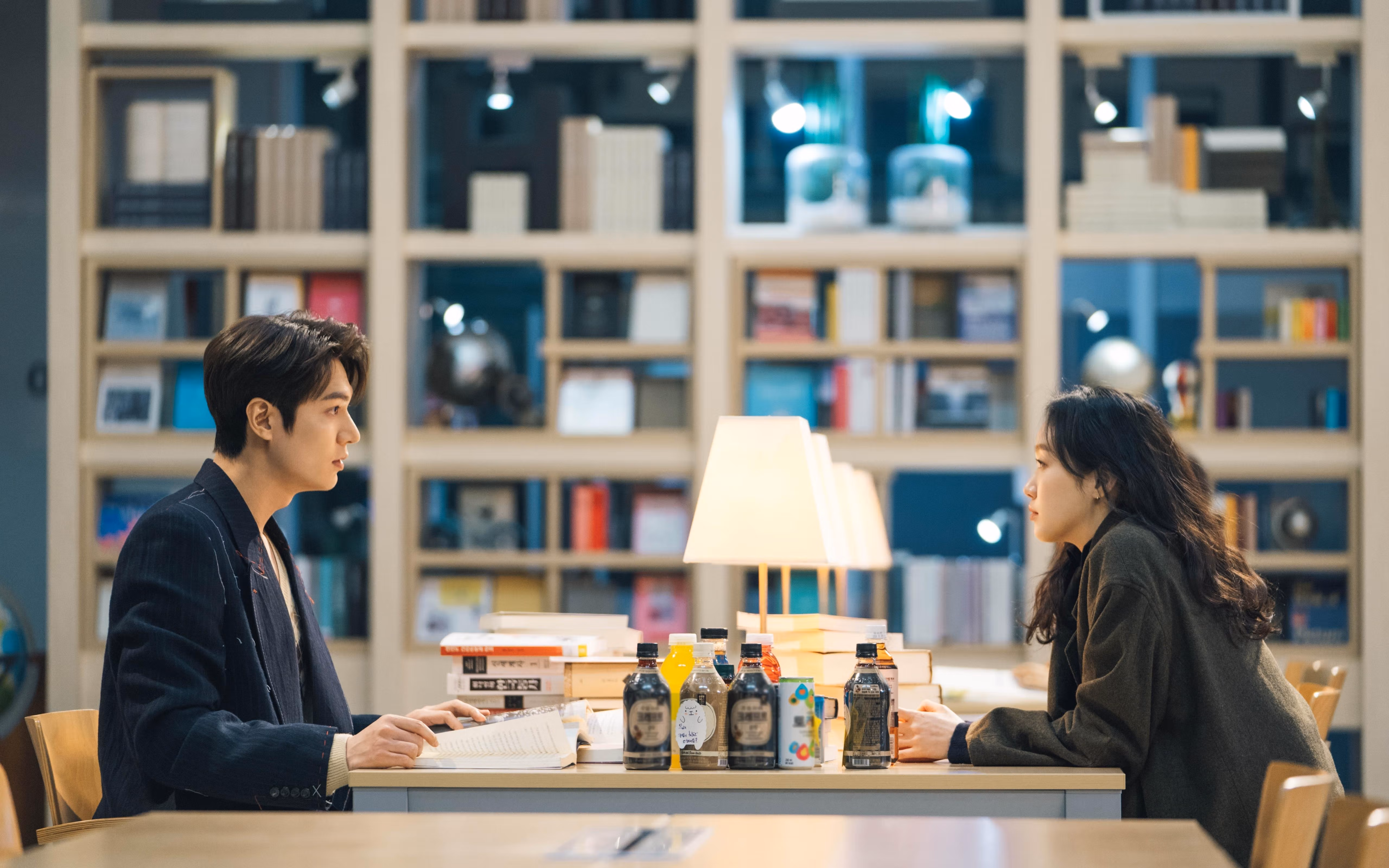 开云网站-职业联赛是否应引入技术视频助理裁判系统，足球视频助理裁判